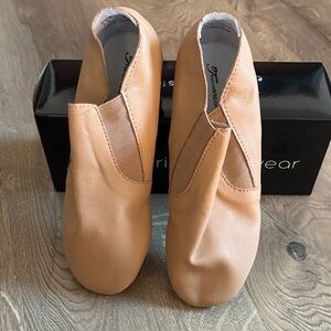 Theatricals Tan Jazz Dance Shoes